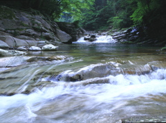 渓谷の流れ