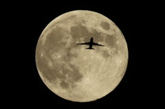 月と飛行機２