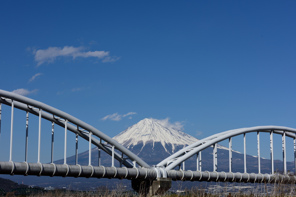 水道管と富士山