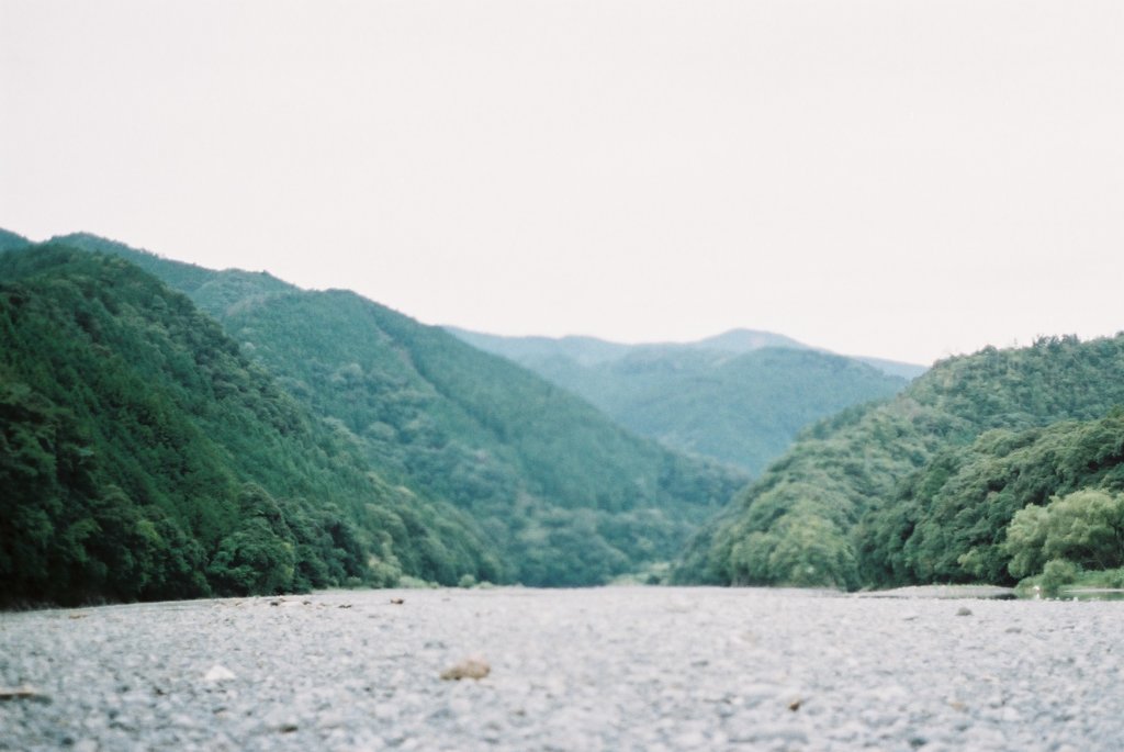 フィルム写真２（大井川と山々）