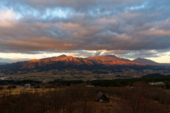 夕日に染まる阿蘇