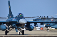 築城基地　F-2