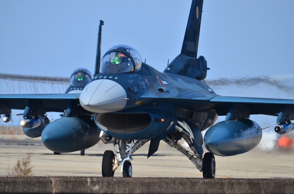 築城基地　F-2