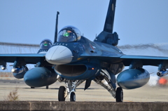 築城基地　F-2