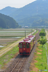 田舎を走る、ことこと列車