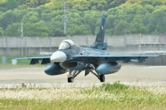 築城基地　F-2