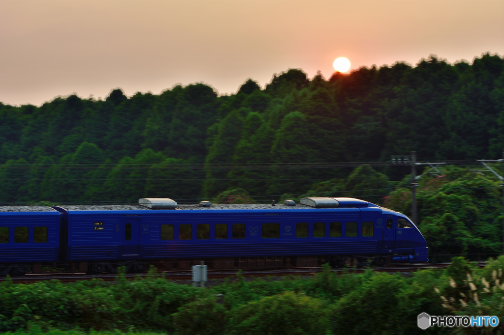 夕暮れ883系