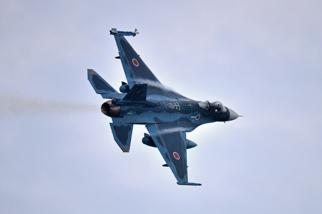 築城基地 F-2　ベイパーでます！