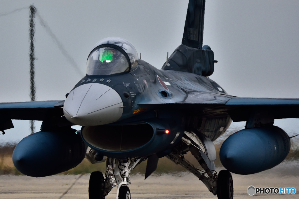 築城基地　F-2