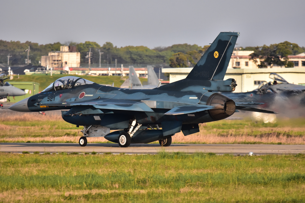 築城基地ナイト F-2離陸 ！
