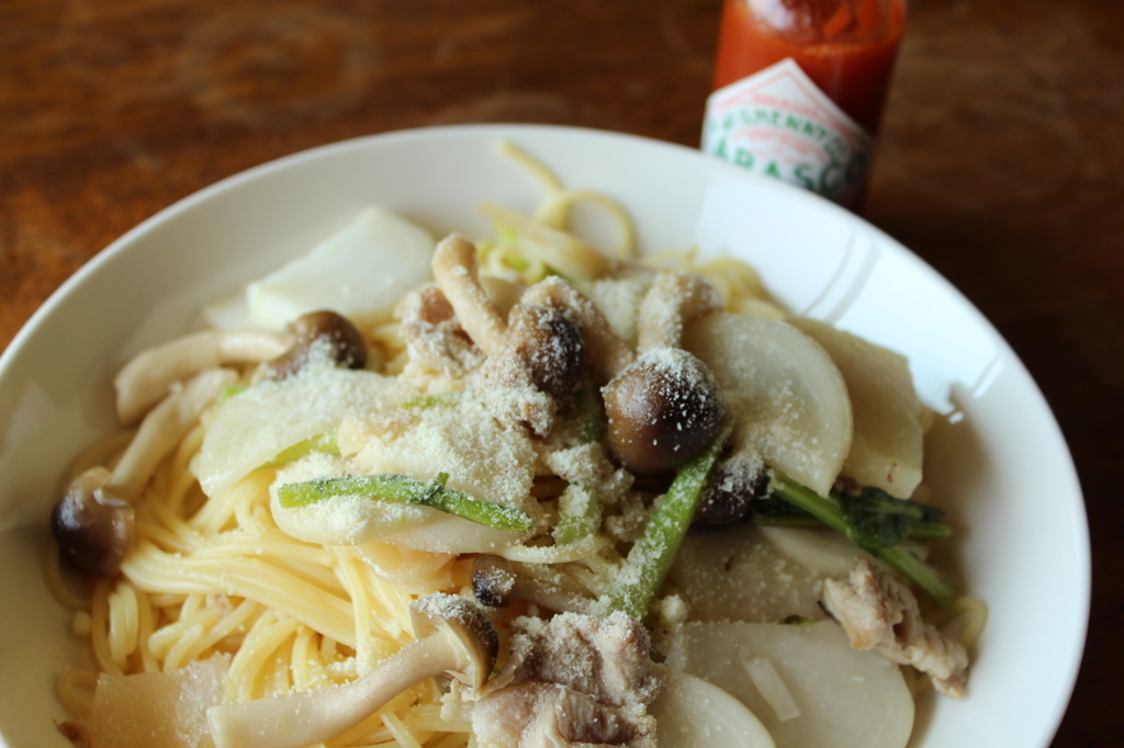 豚肉とシメジとカブのパスタ。