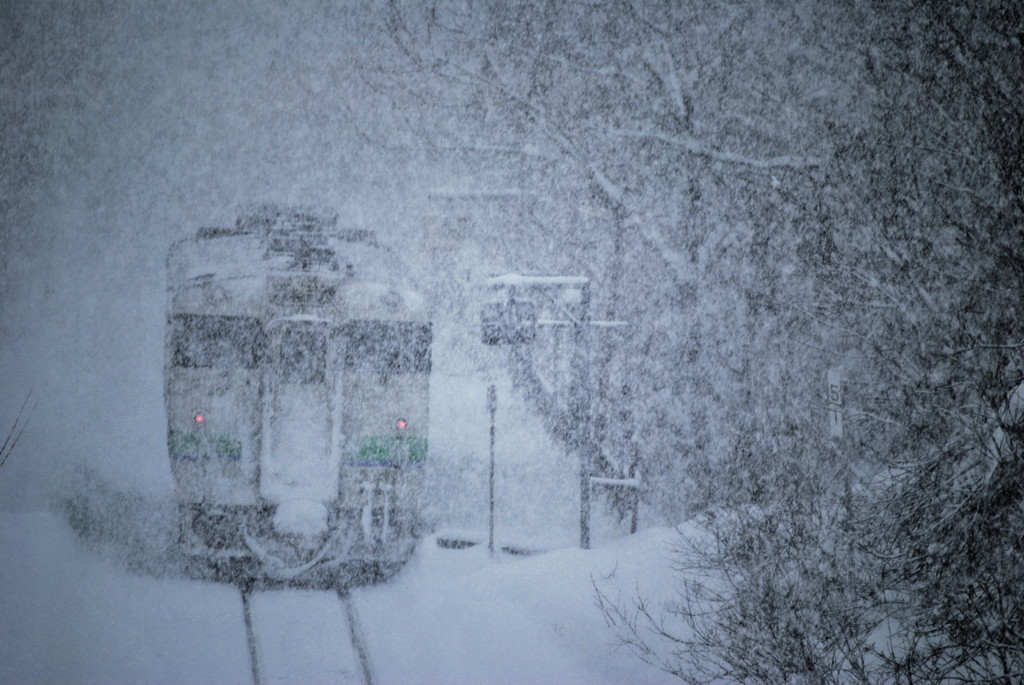 豪雪の中の無人駅
