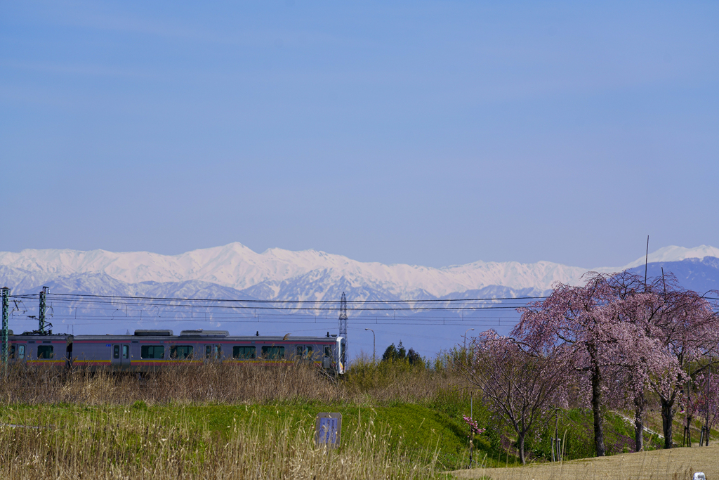 信越線と飯豊連峰