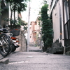 朝朗けの路地