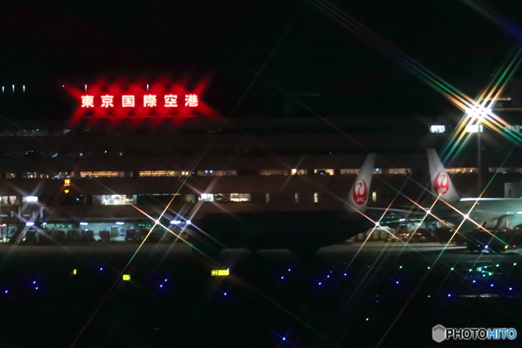夜の空港