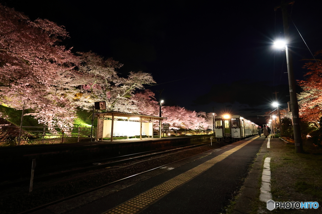 舞木駅の夜