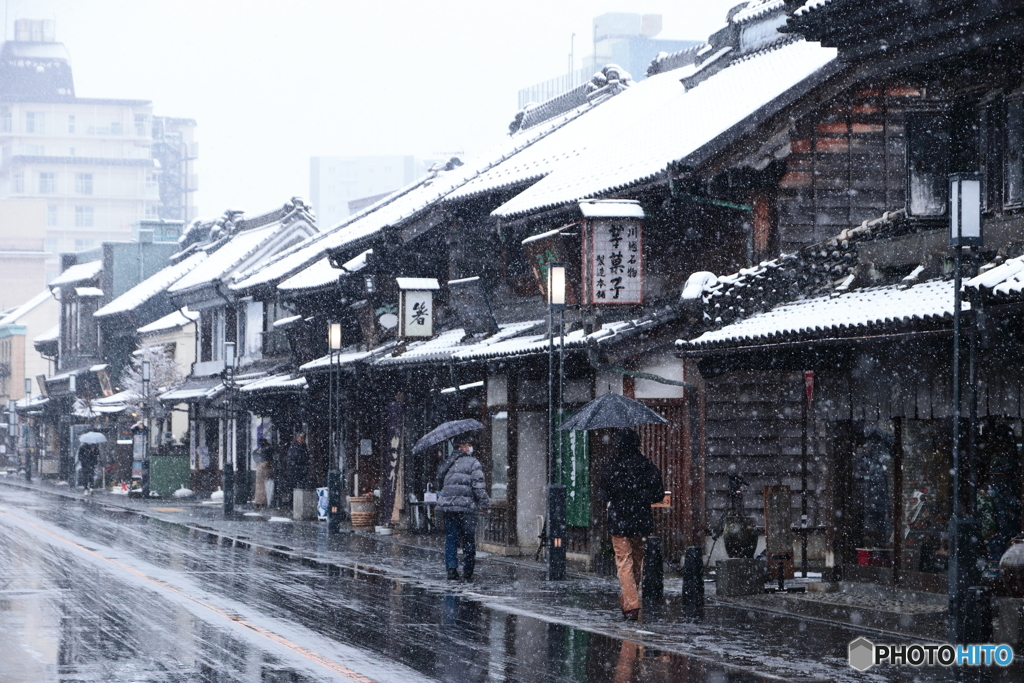 雪降る街角