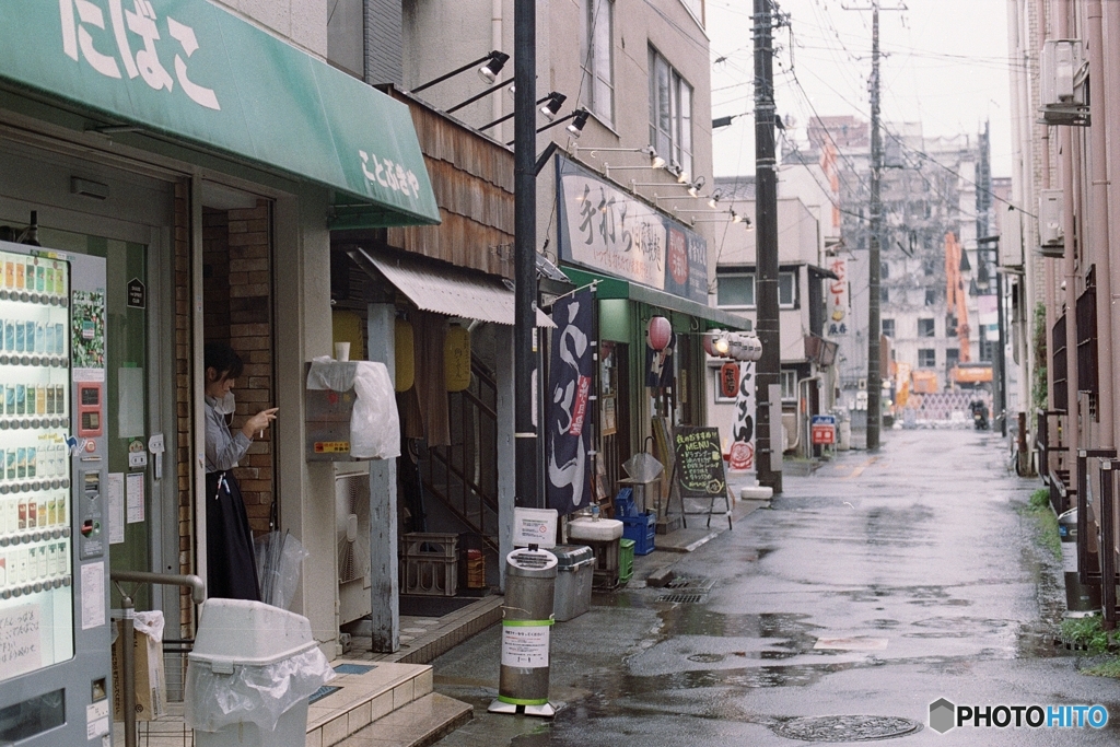 雨の路地