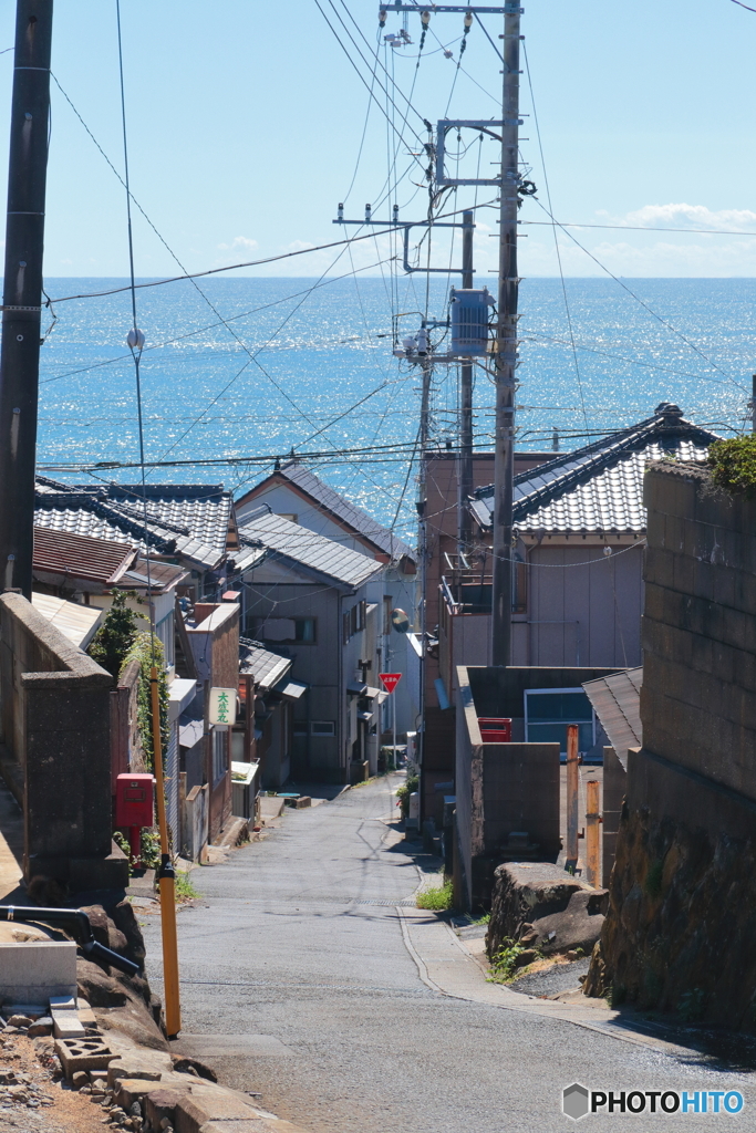 港への坂道