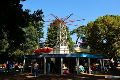遊園地の飛行機塔