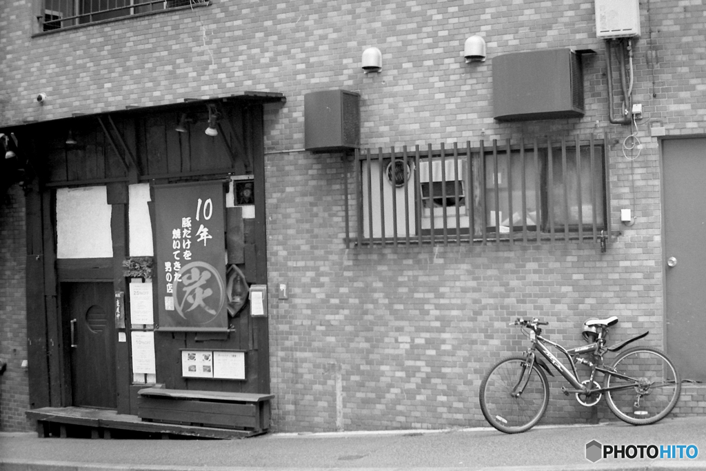 10年　豚だけを焼いてきた男の店