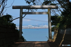 海が見える鳥居