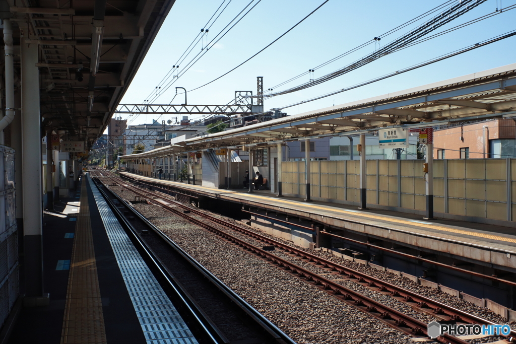 都会の秘境駅（小田急小田原線南新宿駅）