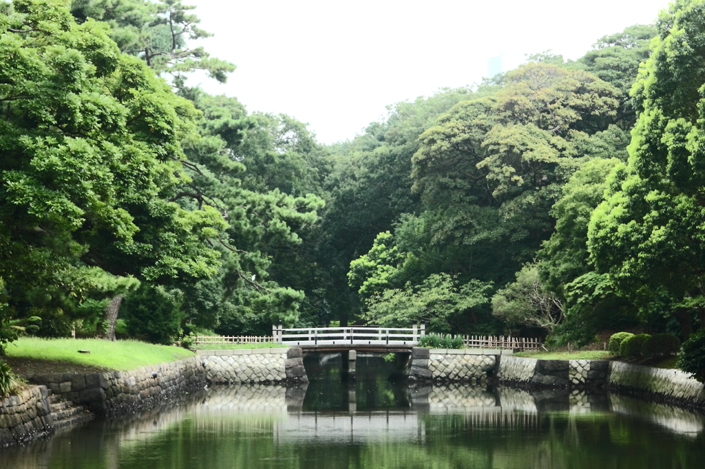 浜離宮～内堀に架かる橋