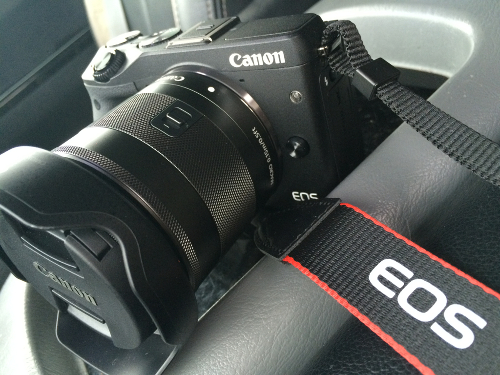 新しいカメラ EOS M3