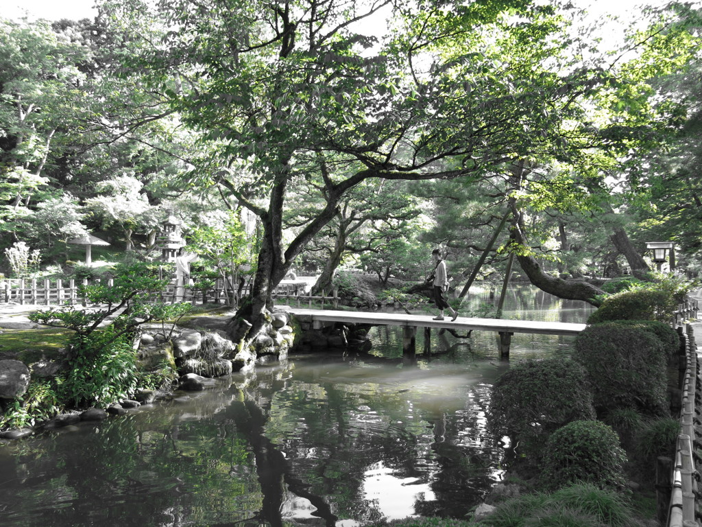 兼六園を歩く