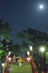 月が観客