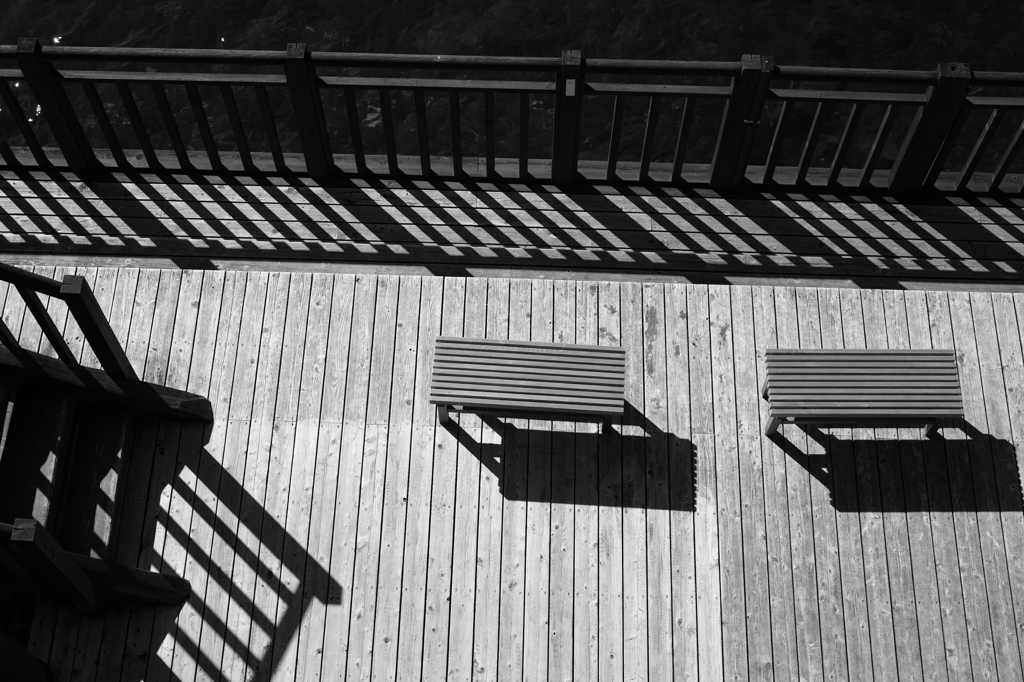 午後のデッキにて