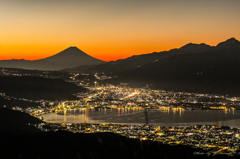 夜明け前の諏訪湖