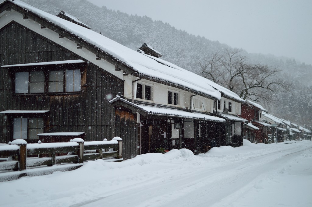 雪の熊川宿