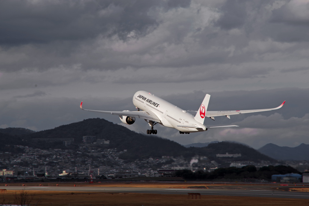 JAL AirbusA350 伊丹空港 離陸