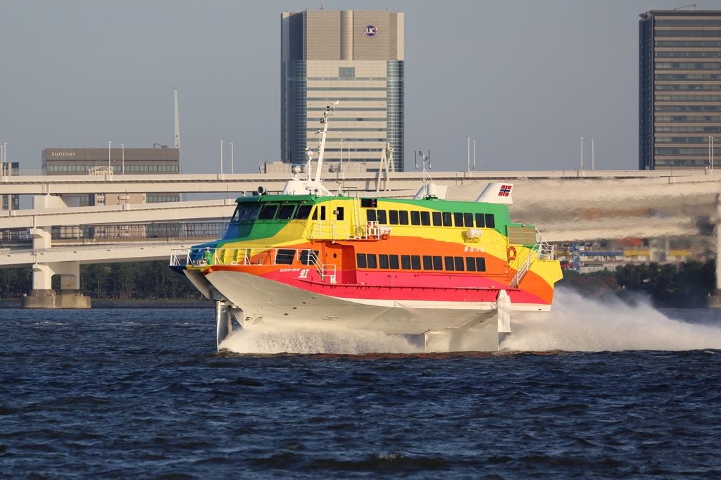 東京竹芝客船ターミナル　セブンアイランド“虹”（2）