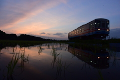 夕暮れ水鏡