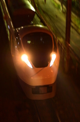 E657闇を切る