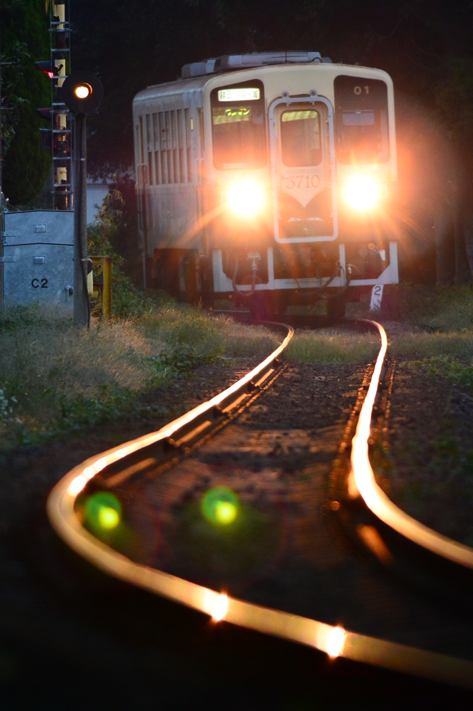 鉄路を照らす