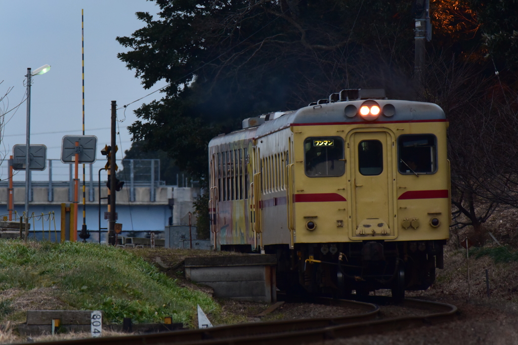 朝列車，発車