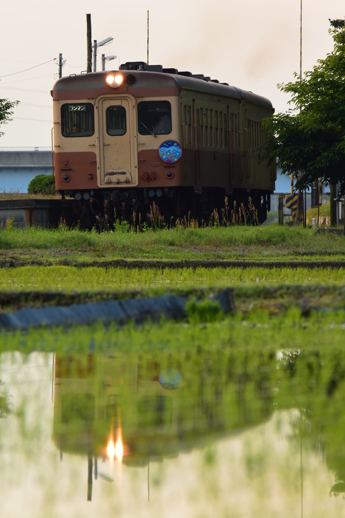 旧型，駅を発つ