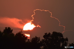 積乱雲に隠れる