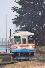 雨の中，発車