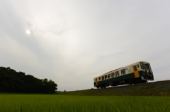 霞む太陽