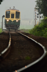 霧の通勤通学列車