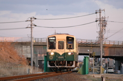 高田の鉄橋を渡る
