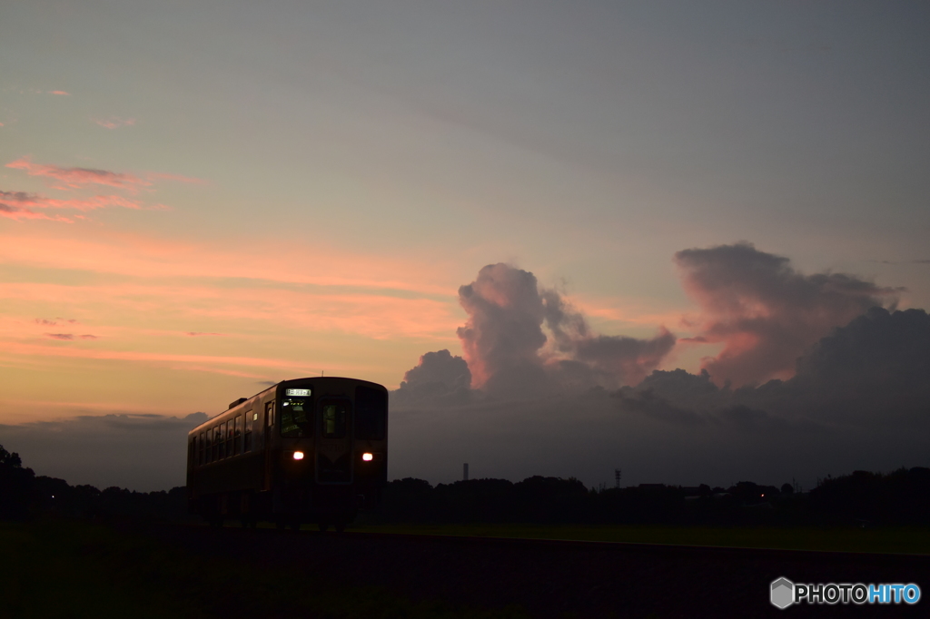 夕暮れ入道雲
