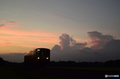 夕暮れ入道雲