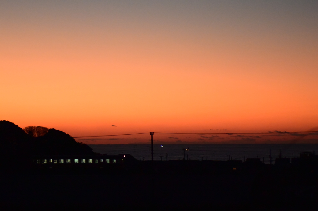 夜明けの海