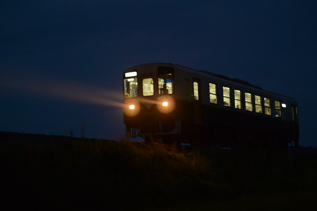 ヘッドライトの光芒